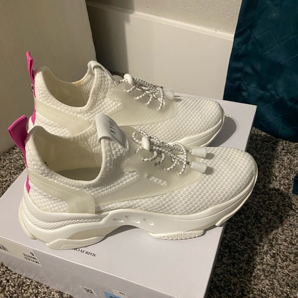 STEVE MADDEN white chunky sneakers